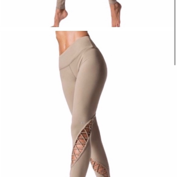 Alo Yoga Entwine Leggings and Startlet Halter Bra Set - Picture 2 of 6